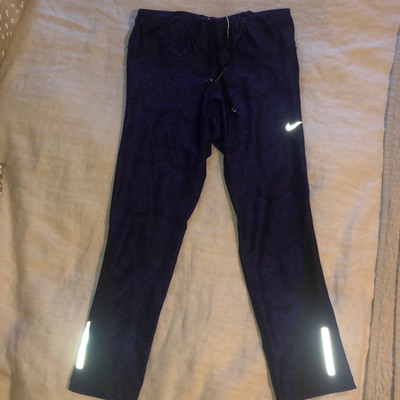 Nike DryFit Capri Leggings - Picture 1 of 3